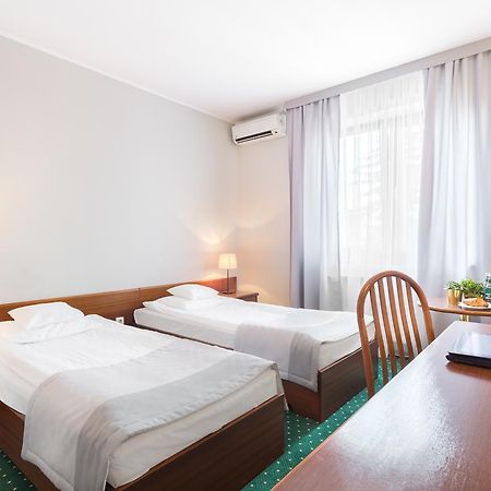 Hotel T&T ポズナン エクステリア 写真