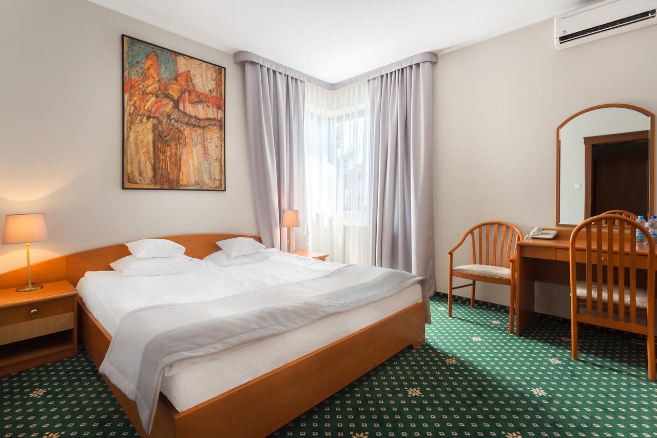 Hotel T&T ポズナン エクステリア 写真